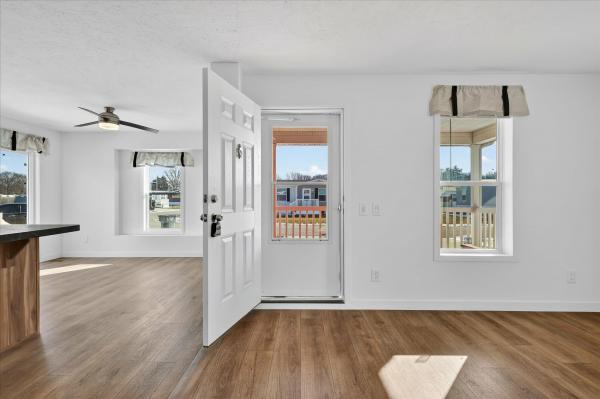2025 Fairmont 729 430LE28563A  Home
