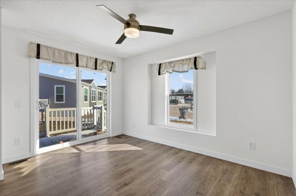 2025 Fairmont 729 430LE28563A  Home