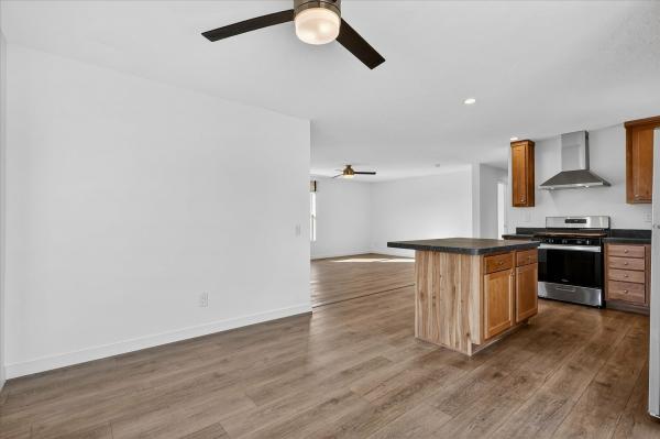 2025 Fairmont 729 430LE28563A  Home