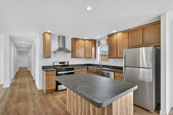 2025 Fairmont 729 430LE28563A  Home