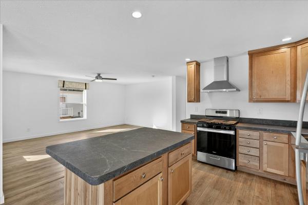 2025 Fairmont 729 430LE28563A  Home