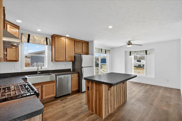 2025 Fairmont 729 430LE28563A  Home