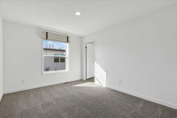 2025 Fairmont 729 430LE28563A  Home