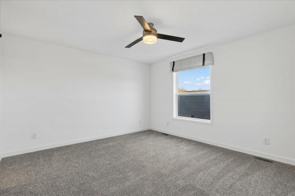 2025 Fairmont 729 430LE28563A  Home