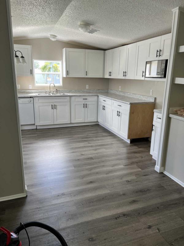 1998  Mobile Home For Sale