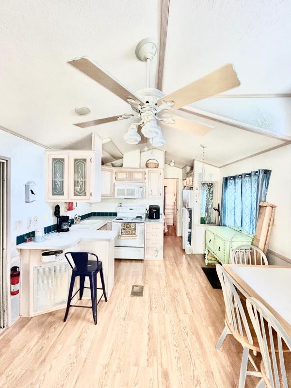 2001 CHIO Mobile Home