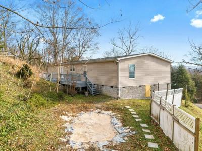 Photo 2 of 19 of home located at 311 Spring St Clinton, TN 37716