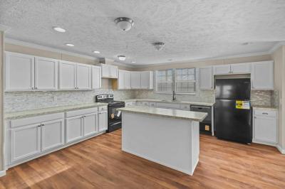 Photo 4 of 19 of home located at 311 Spring St Clinton, TN 37716