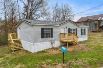 Photo 2 of 23 of home located at 323 Oak Grove Ln Sharps Chapel, TN 37866