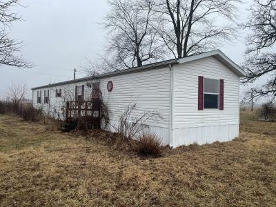 Photo 3 of 7 of home located at 715 N County Road 1200 Lerna, IL 62440