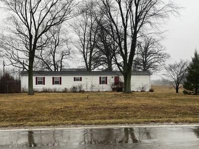 Photo 4 of 7 of home located at 715 N County Road 1200 Lerna, IL 62440