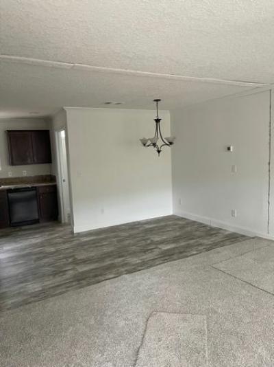 Photo 4 of 16 of home located at 2310 Hwy 71 Marianna, FL 32448