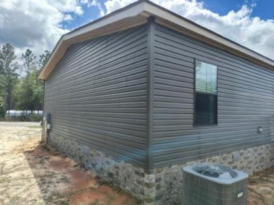 Photo 3 of 25 of home located at 120 W Clover Ln Defuniak Springs, FL 32433