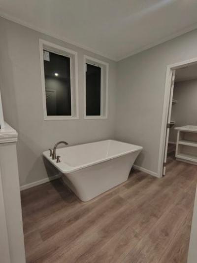 Photo 4 of 25 of home located at 120 W Clover Ln Defuniak Springs, FL 32433