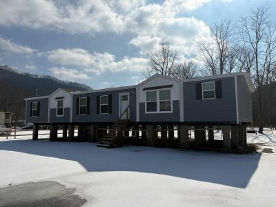 Photo 2 of 8 of home located at 344 Westdale Street Lynco, WV 24857