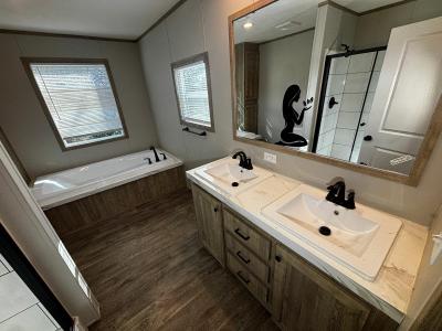 Photo 4 of 17 of home located at 412 Holloway Ln Big Sandy, TX 75755