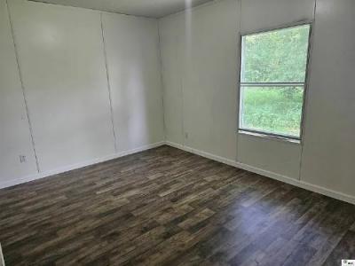 Photo 3 of 11 of home located at 323 Loomis Ln Clayton, LA 71326