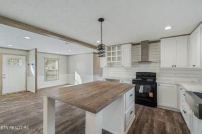 Photo 2 of 22 of home located at 324 West Blvd Oneida, TN 37841