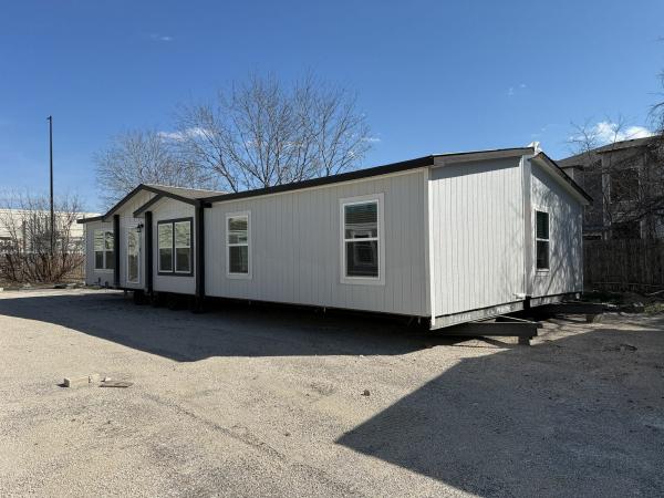 2023 STERLING 38CLB28563AH23 Mobile Home For Sale