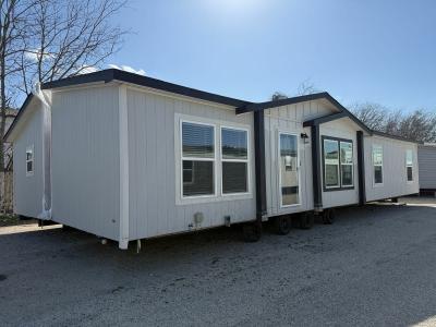 Photo 2 of 10 of home located at 401 W Interstate 10 Seguin, TX 78155