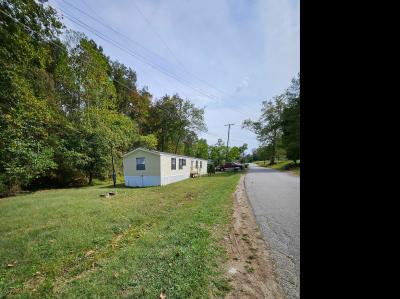 Photo 2 of 21 of home located at 606 Cow Creek Rd Hurricane, WV 25526