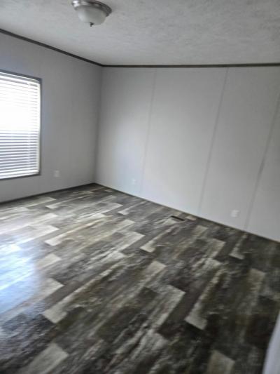 Photo 5 of 11 of home located at 433 Busby Lane Pineville, MO 64856