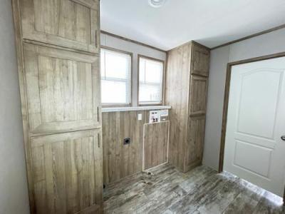 Photo 5 of 8 of home located at 6124 County Road 60 Rosharon, TX 77583