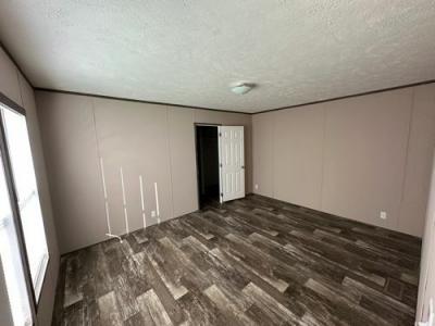 Photo 2 of 9 of home located at 875 Lock 5 Rd Roundhill, KY 42275