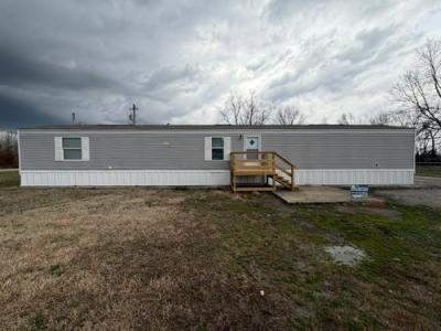 Photo 4 of 19 of home located at 6077 Jeffrey Ln Mount Vernon, IN 47620