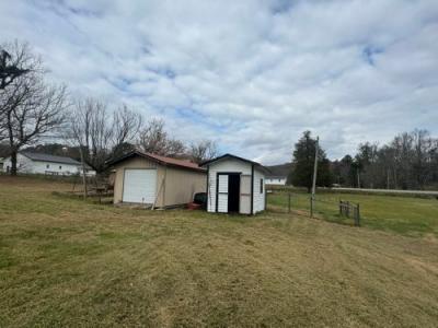 Mobile Home at 355 7th St Tracy City, TN 37387