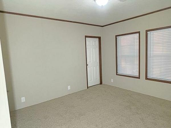 2010 S32021 Mobile Home For Sale