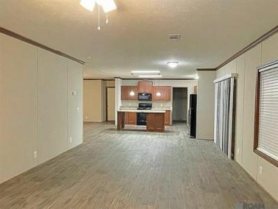 Photo 5 of 22 of home located at 1235 Coteau Rd Houma, LA 70364