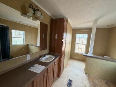 Photo 5 of 16 of home located at 6682 State Route 250 Calhoun, KY 42327