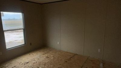 Mobile Home at 914 Il 15 Sims, IL 62886