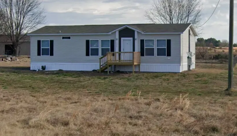 Mobile Home at 4004 N Highway 252 Lavaca, AR 72941