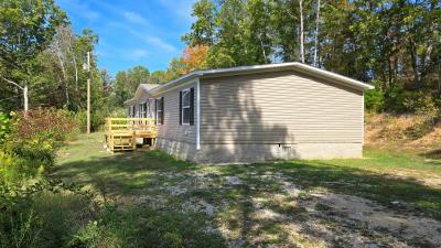 Photo 3 of 11 of home located at 305 Spring Hill Dr Grayson, KY 41143