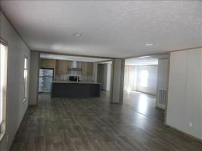 Photo 4 of 27 of home located at 13653 Airline Hwy Gonzales, LA 70737
