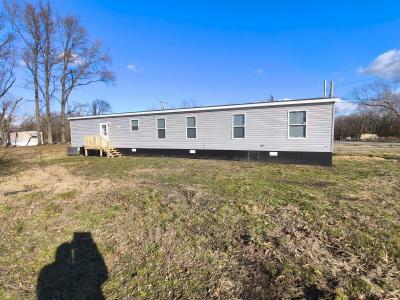 Photo 2 of 15 of home located at 1507 N Oak Street Du Quoin, IL 62832