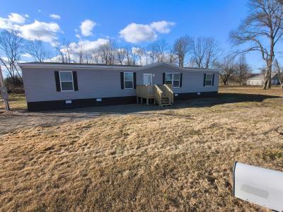 Photo 3 of 15 of home located at 1507 N Oak Street Du Quoin, IL 62832