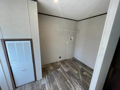 Photo 5 of 15 of home located at 1507 N Oak Street Du Quoin, IL 62832