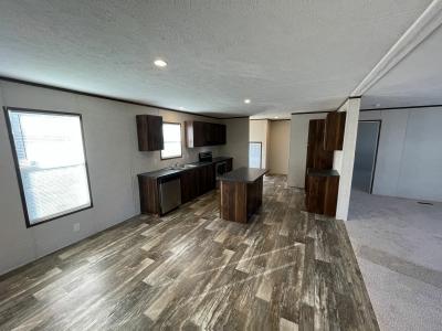 Photo 4 of 15 of home located at 1507 N Oak Street Du Quoin, IL 62832