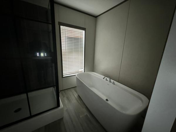 2023 PLATINUM ANNIVERSARY Manufactured Home