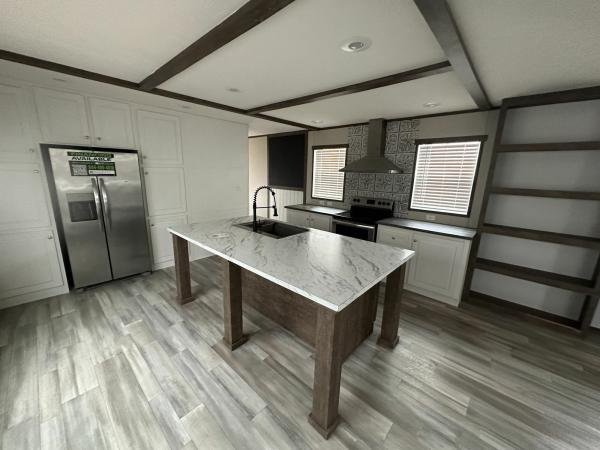2023 PLATINUM ANNIVERSARY Manufactured Home