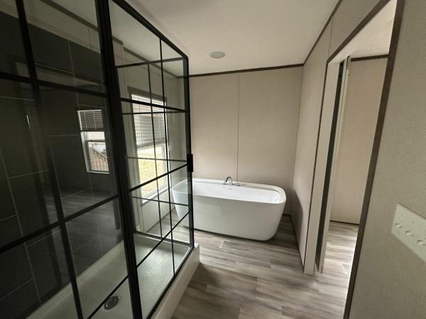 2023 PLATINUM ANNIVERSARY Manufactured Home