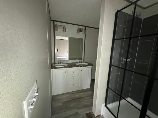 2023 PLATINUM ANNIVERSARY Manufactured Home