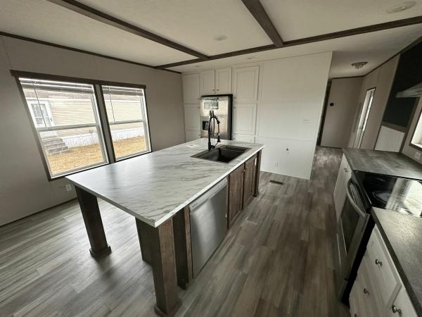 2023 PLATINUM ANNIVERSARY Manufactured Home