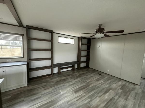 2023 PLATINUM ANNIVERSARY Manufactured Home