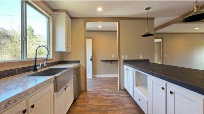 Photo 2 of 14 of home located at 2523 Exeter Ave Middlesboro, KY 40965