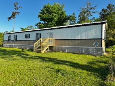 Photo 2 of 17 of home located at 443 W Lone Oak Rd Onalaska, TX 77360