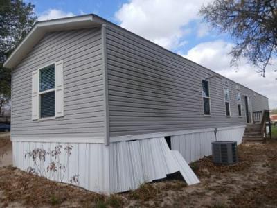 Photo 4 of 16 of home located at 330 Woodcrest Somerset, TX 78069